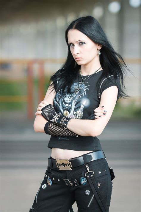Metal Girls .